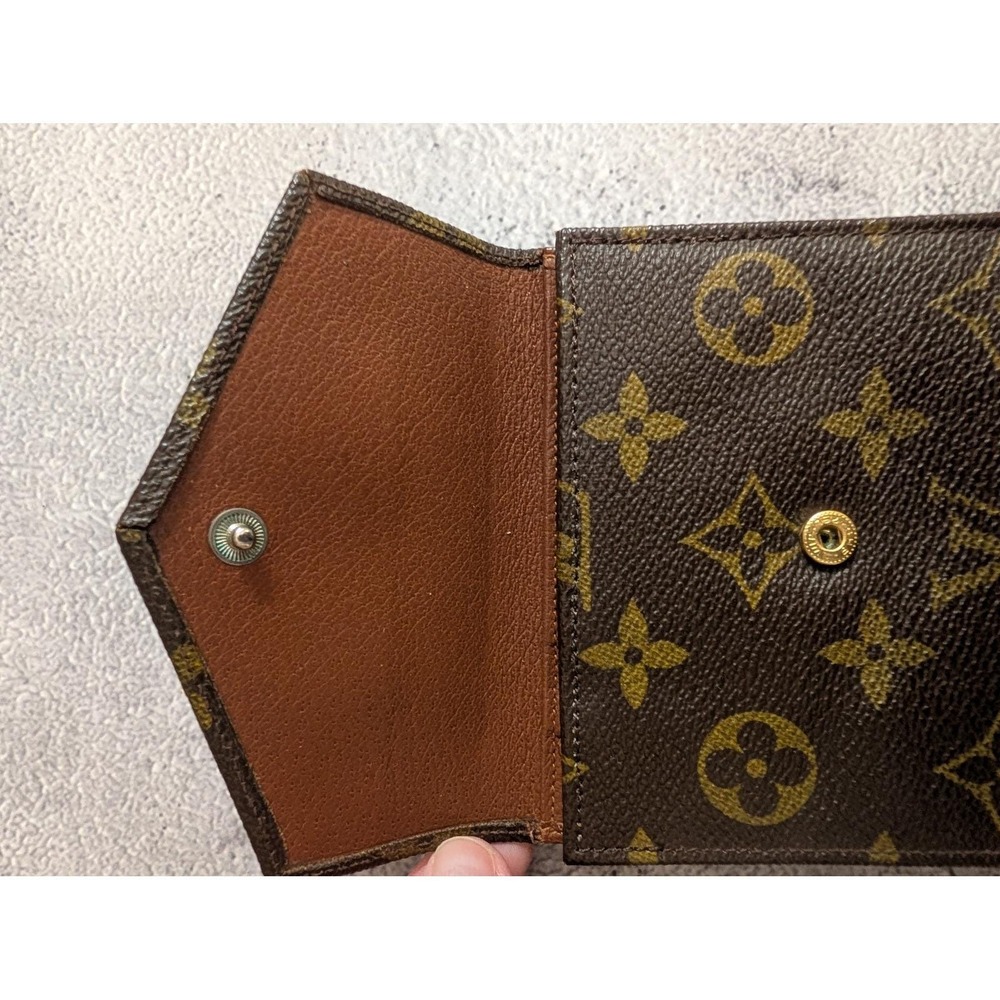 Authentic Vintage Louis Vuitton Monogram envelope coin wallet. Date Code 821 - Picture 3 of 14